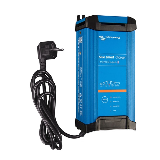 [BPC121544002] Blue Smart IP22 Charger 12/15(3) 230V CEE 7/7