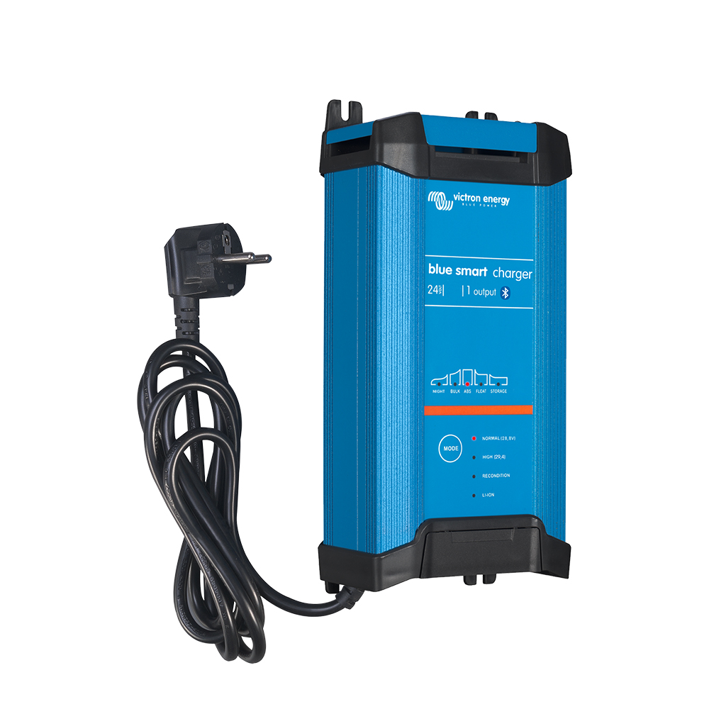 Blue Smart IP22 Charger 24/16(3) 230V CEE 7/7